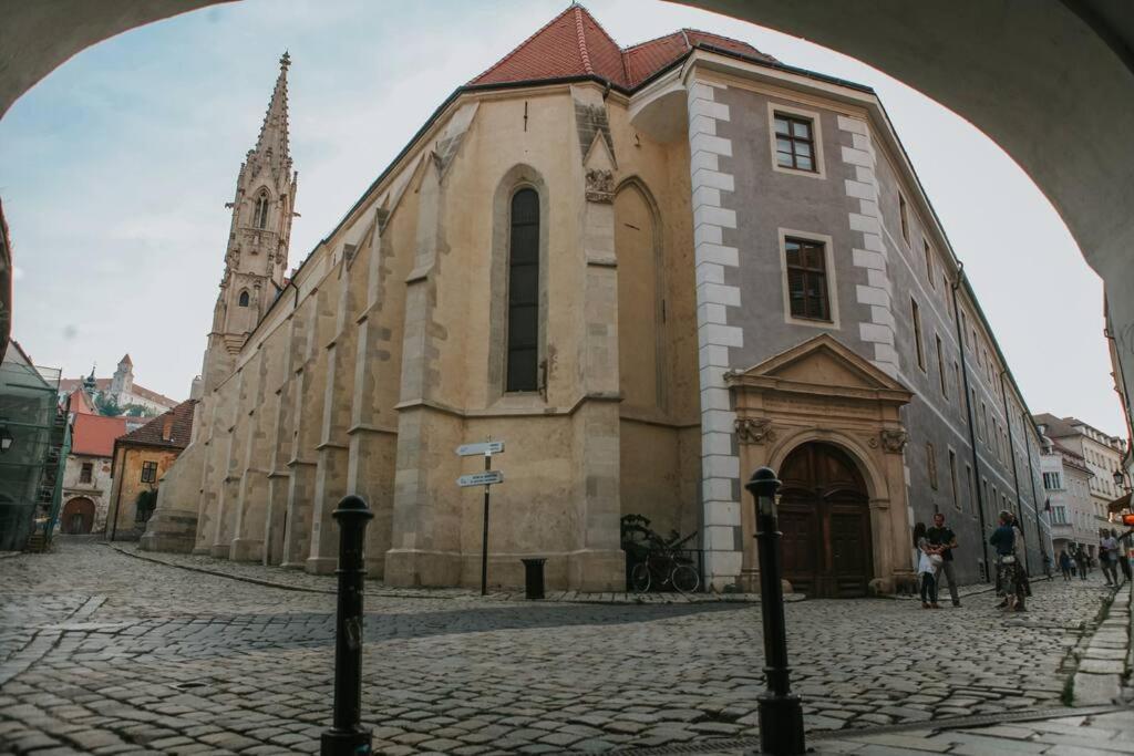 Cozy Apartment In The Heart Of The Historic City Братислава Екстер'єр фото