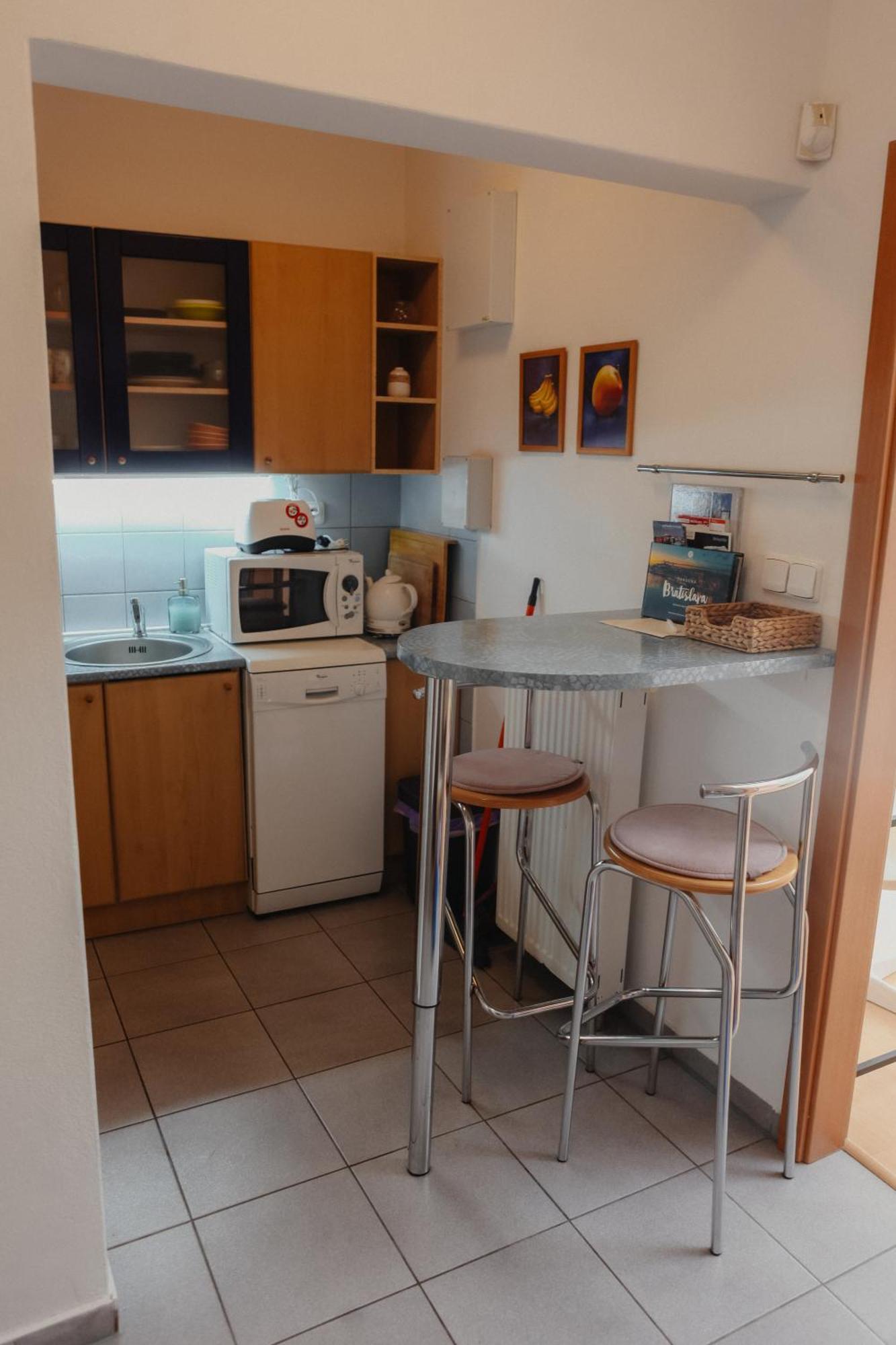 Cozy Apartment In The Heart Of The Historic City Братислава Екстер'єр фото